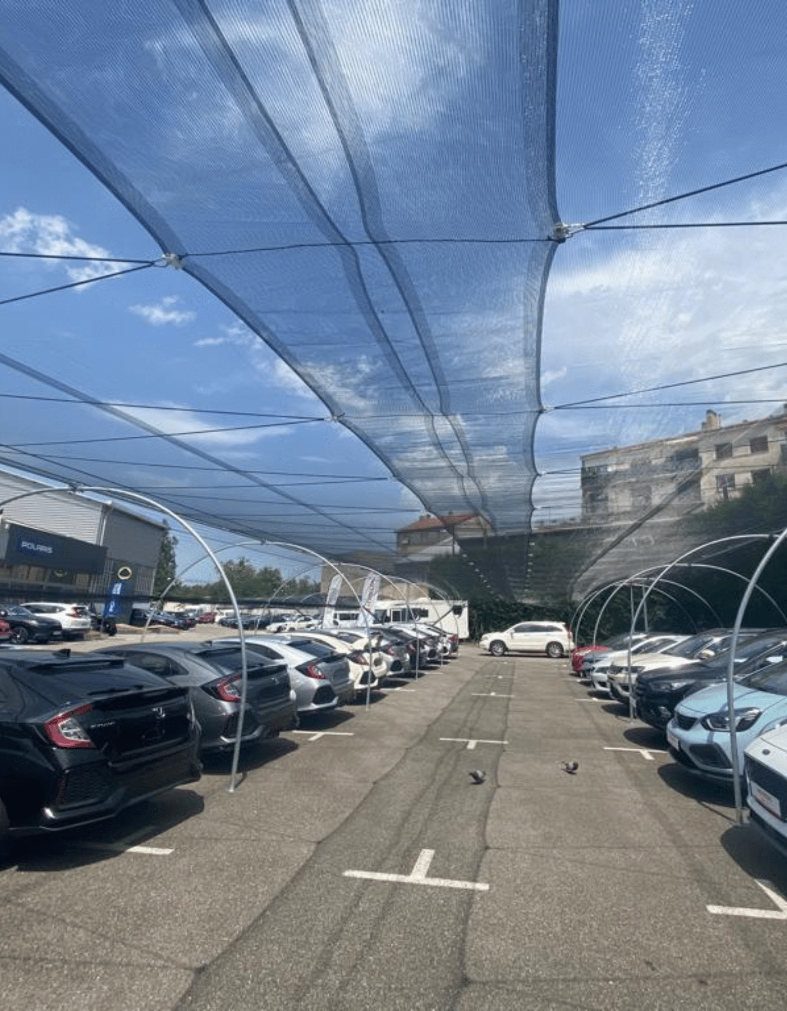 Protection anti-grêle pour parcs de stockage et concessions